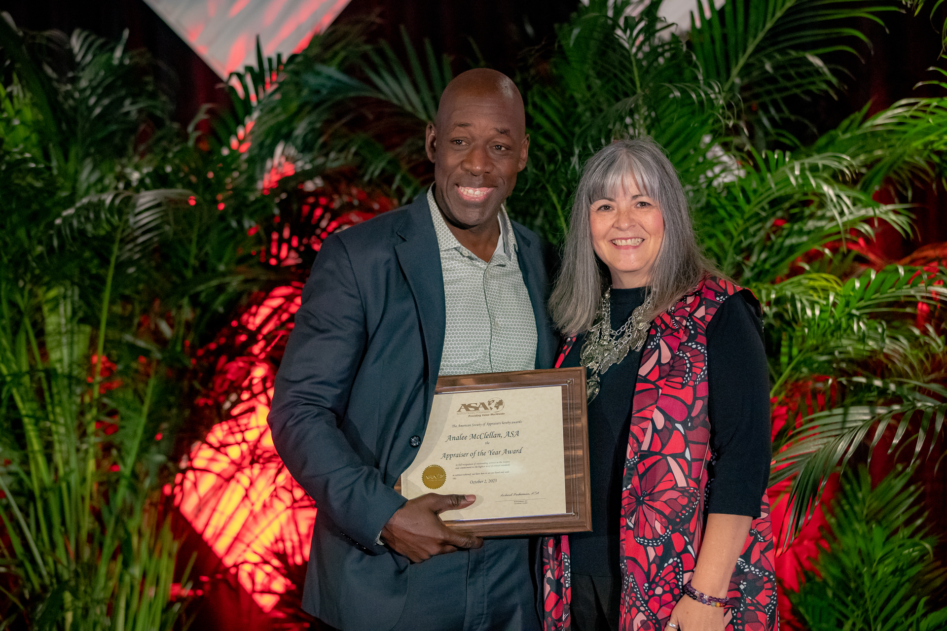 Analee McClellan, Principal, receiving the Appraiser of the Year Award from Johnnie White